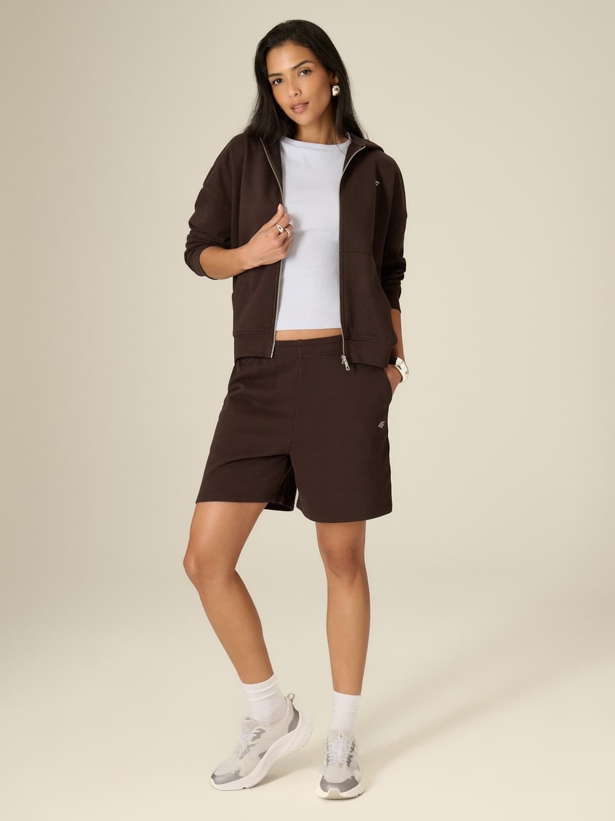 Pantaloni scurți de trening pentru femei - maro