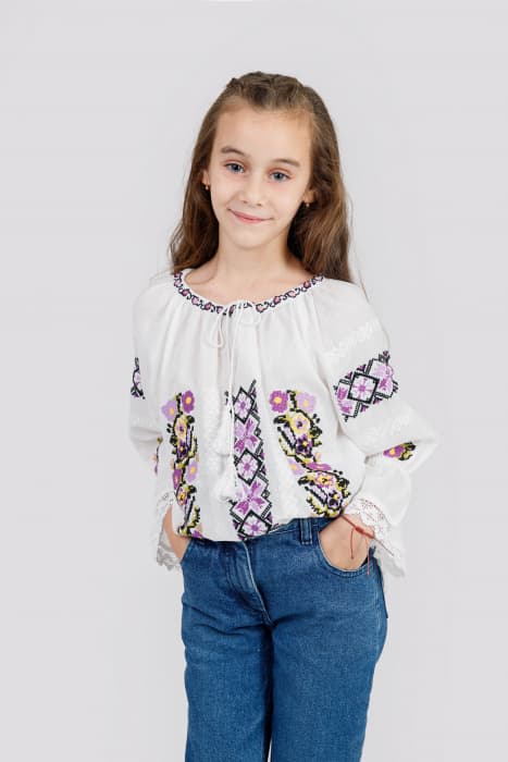 Ie traditionala alba pentru fetite cu motiv floral mov Marina