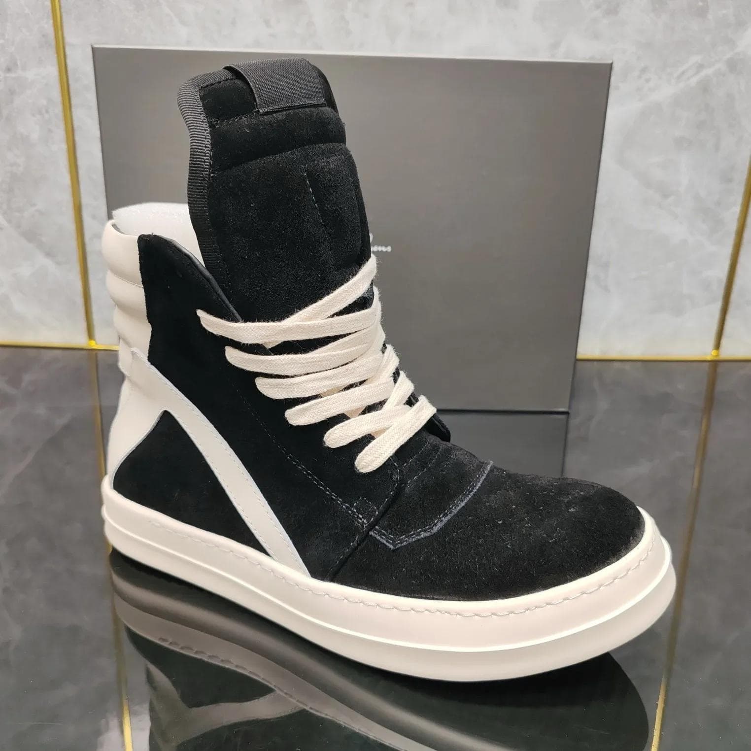 Pantofi de designer NOU Ro Negru Mat Triunghi Inversat High-top Retro Britanic pentru Bărbați Pantofi Joker pentru Cuplu Mic Esențial. cm negru
