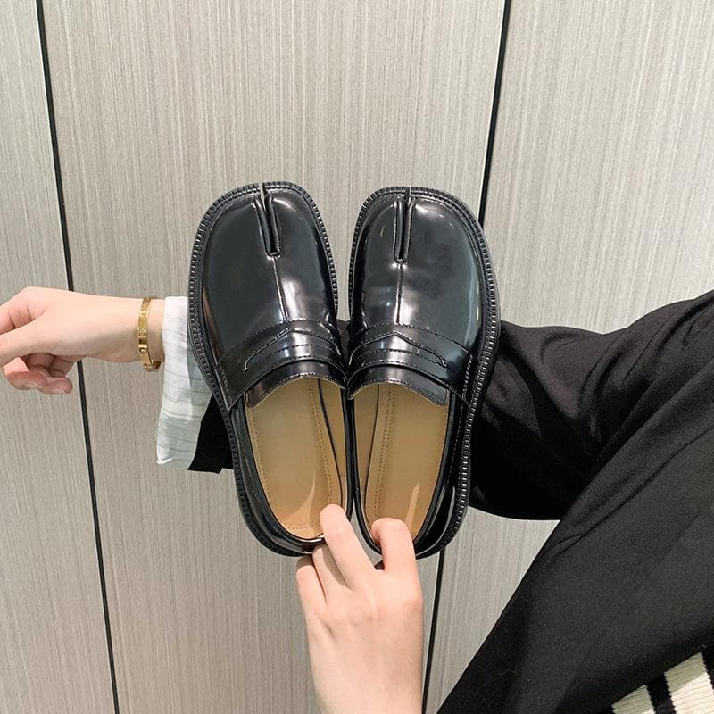 Pantofi Tabi la Modă Loafer pentru Bărbați și Femei Deget Mare Despărțit Talpă Groasă Pantofi Casual din Piele Lăcuită 2025 cm roșu